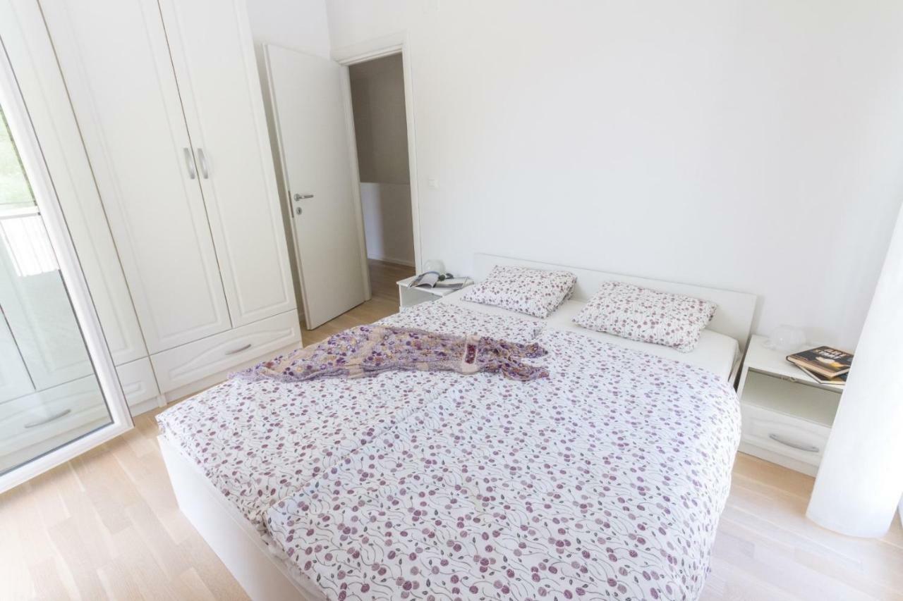 House Sunny Rock Semesterbostad